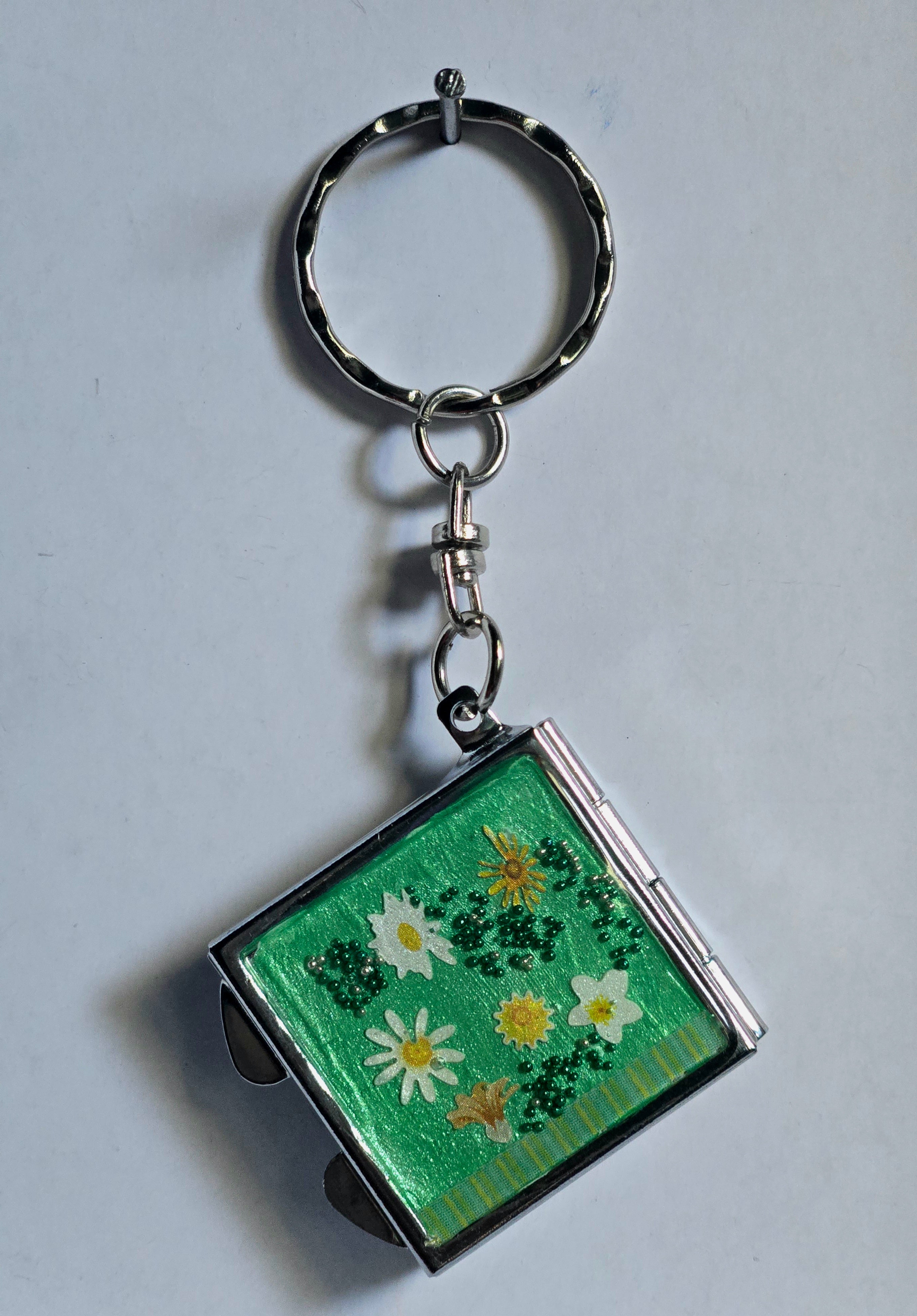 Flowers Mini Mirror Compact Keychain