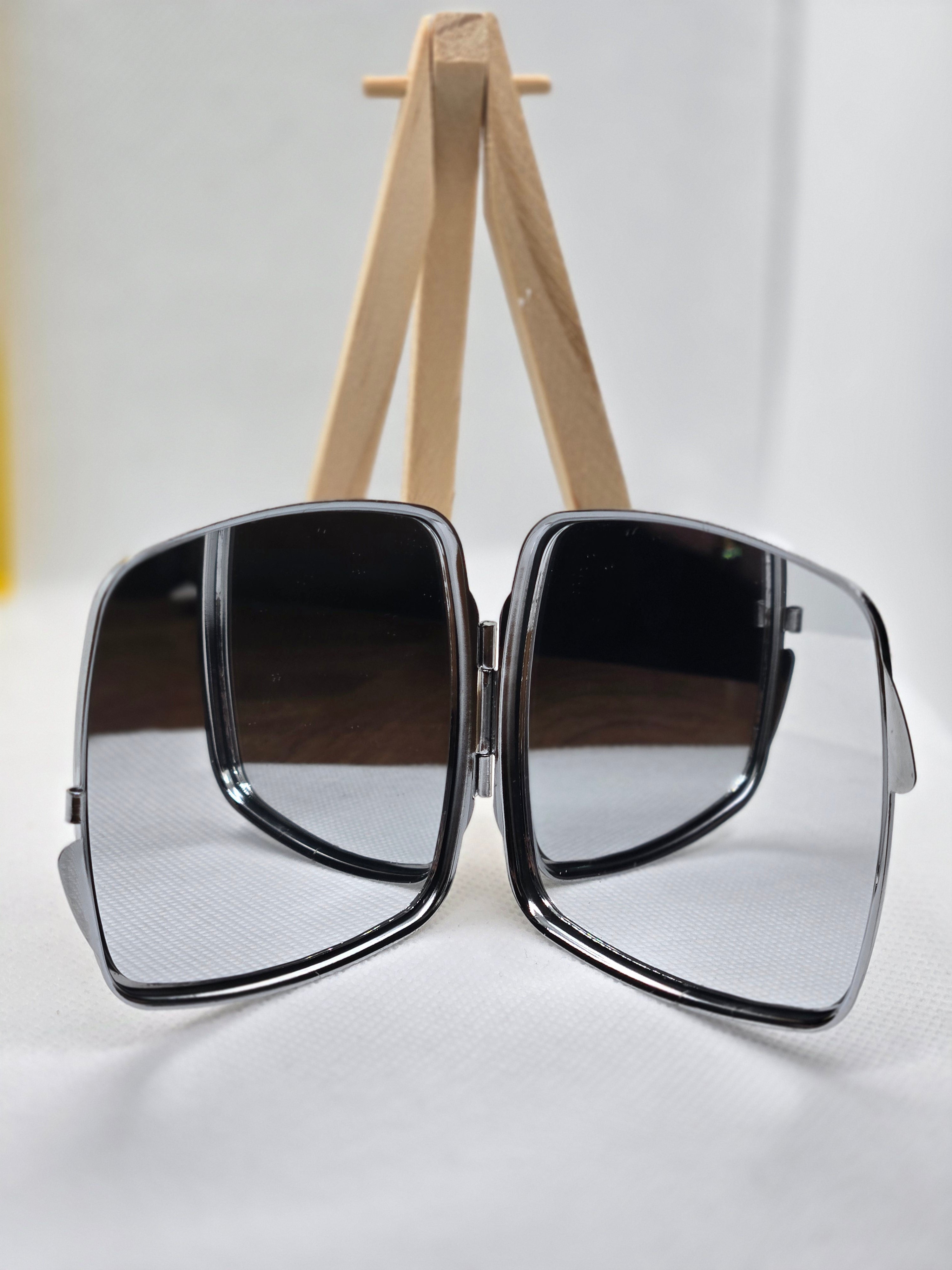 Droplets Mirror Compact