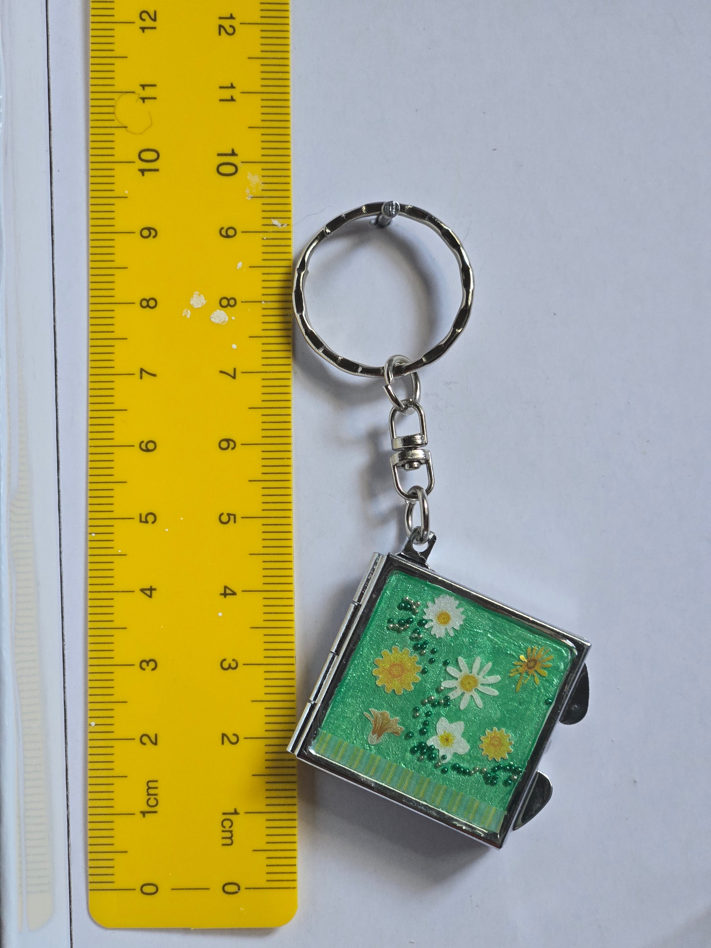 Flowers Mini Mirror Compact Keychain
